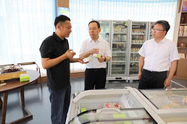 高世勤在内蒙古初心食品详细了解产品生产,质量管控和市场